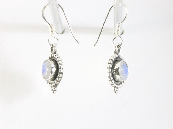 Fijne bewerkte ronde zilveren oorbellen met regenboog maansteen afbeelding 2