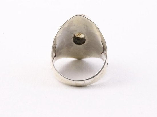 Bewerkte zilveren ring met labradoriet afbeelding 4