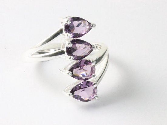 Langwerpige hoogglans zilveren ring met amethist stenen afbeelding 1