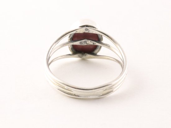 Opengewerkte zilveren ring met rhodoniet afbeelding 3