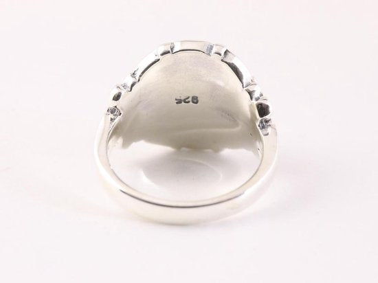 Bewerkte zilveren ring met welo opaal afbeelding 3