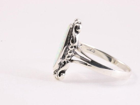 Bewerkte zilveren ring met welo opaal afbeelding 2