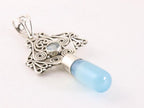 Lange opengewerkte zilveren hanger met blauwe chalcedoon en topaas afbeelding 2
