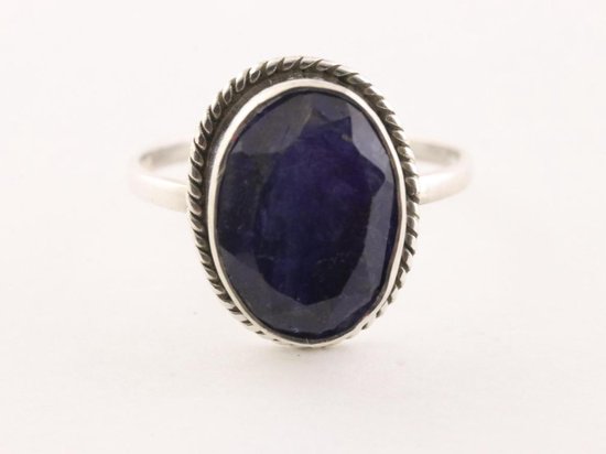 Bewerkte zilveren ring met blauwe saffier afbeelding 4