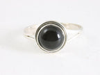 Fijne ronde zilveren ring met onyx afbeelding 4