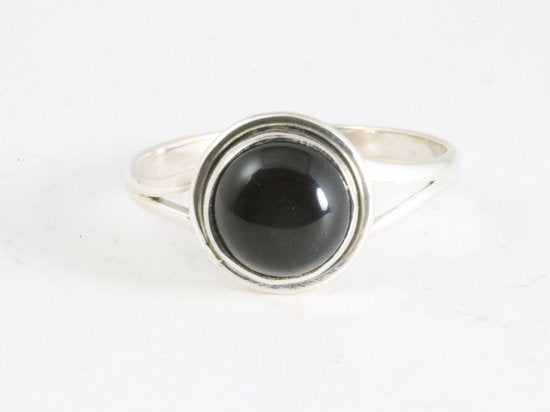 Fijne ronde zilveren ring met onyx afbeelding 4