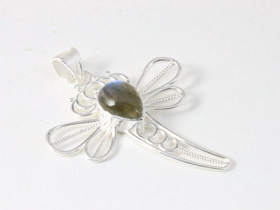 Opengewerkte zilveren libelle hanger met labradoriet afbeelding 2