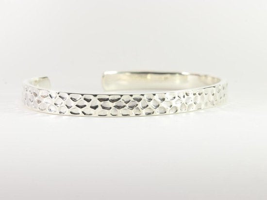 Fijne gehamerde zilveren klemarmband afbeelding 3