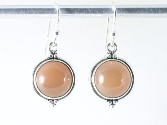 Ronde zilveren oorbellen met bruine maansteen afbeelding 3