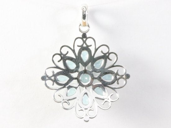 Opengewerkte zilveren hanger met blauwe topaas afbeelding 3