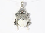 Traditionele zilveren maangezicht hanger met granaat en fijne parels afbeelding 4