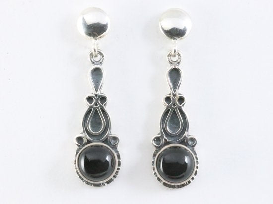 Bewerkte zilveren oorstekers met onyx afbeelding 3