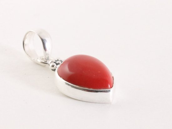 Bewerkte zilveren hanger met rode koraal steen aan ketting afbeelding 2