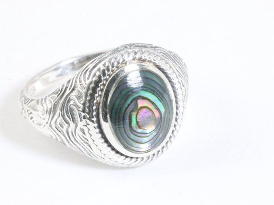 Bewerkte zilveren ring met abalone schelp afbeelding 1