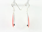 Druppelvormige zilveren oorbellen met rode koraal steen afbeelding 2