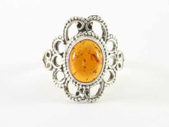 Opengewerkte zilveren ring met amber afbeelding 4