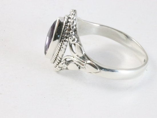 Fijne bewerkte zilveren ring met amethist afbeelding 2