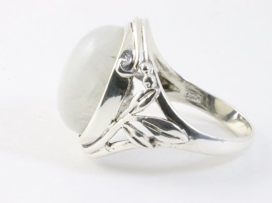 Opengewerkte zilveren ring met regenboog maansteen afbeelding 2