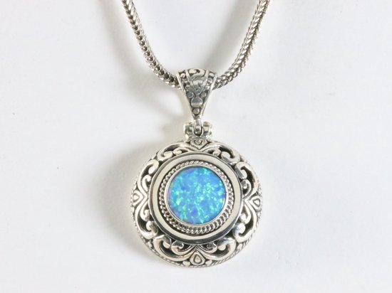 Traditionele bewerkte zilveren hanger met Australische opaal aan ketting afbeelding 4