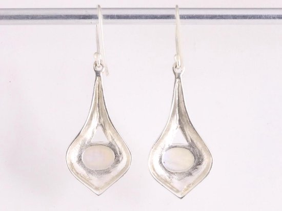 Druppelvormige hoogglans zilveren oorbellen met regenboog maansteen afbeelding 3