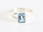 Hoogglans zilveren ring met blauwe topaas afbeelding 4