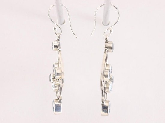 Grote opengewerkte zilveren oorbellen met blauwe topaas afbeelding 2