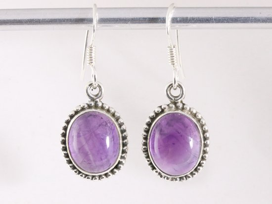 Bewerkte ovale zilveren oorbellen met amethist afbeelding 4