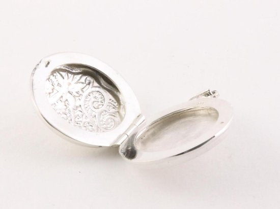 Rond bewerkt zilveren medaillon met bloemgravering afbeelding 5