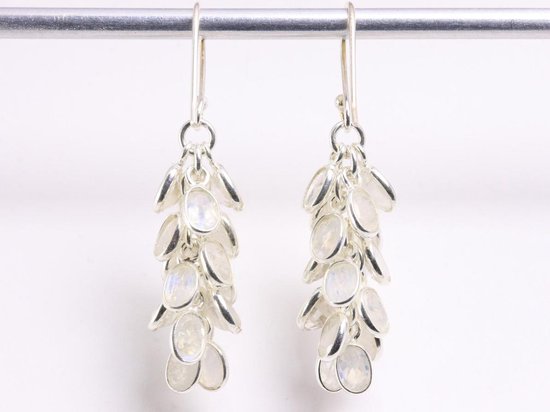 Lange trosvormige zilveren oorbellen met regenboog maansteen afbeelding 3