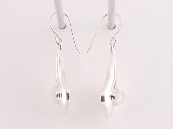 Druppelvormige hoogglans zilveren oorbellen met regenboog maansteen afbeelding 2