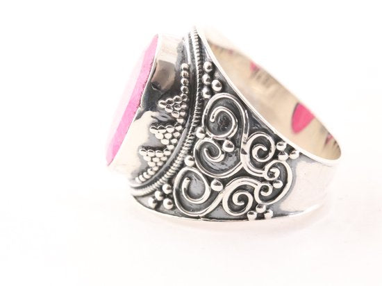 Bewerkte zilveren ring met robijn afbeelding 2