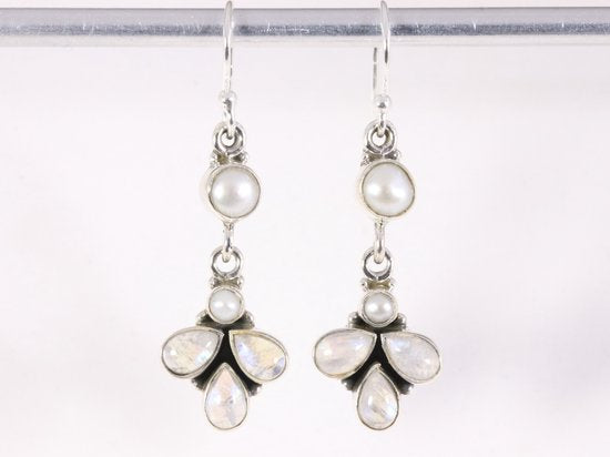 Lange zilveren oorbellen met regenboog maansteen en parel afbeelding 4