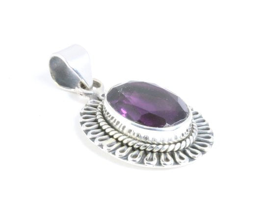 Fijne bewerkte ovale zilveren hanger met amethist afbeelding 2