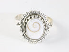 Bewerkte zilveren ring met shiva oog schelp afbeelding 4