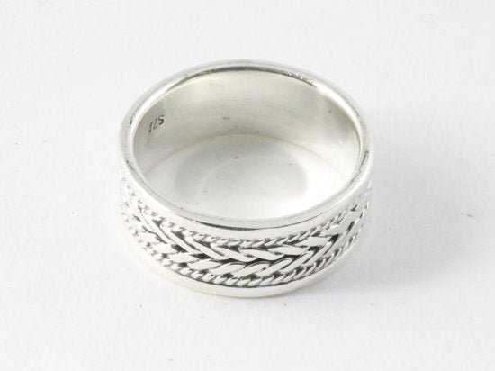 Zware zilveren ring met vlechtmotief afbeelding 2