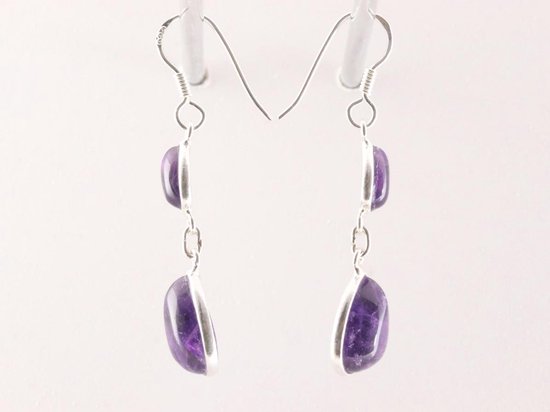 Fijne lange zilveren oorbellen met amethist afbeelding 2