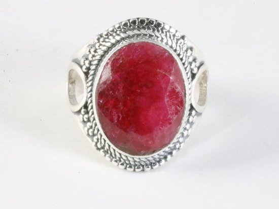 Bewerkte zilveren ring met robijn afbeelding 4