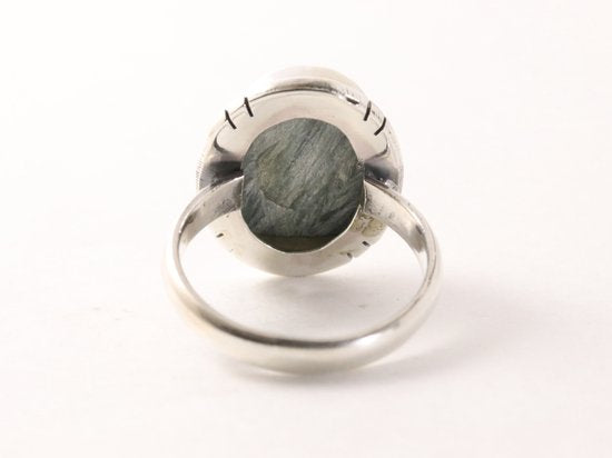 Ovale zilveren ring met serafiniet afbeelding 3