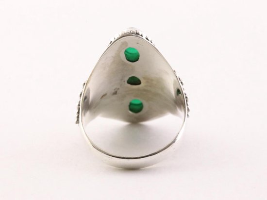 Langwerpige bewerkte zilveren ring met groene onyx afbeelding 3