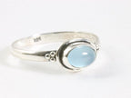 Fijne bewerkte zilveren ring met blauwe chalcedoon afbeelding 1