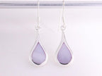 Druppelvormige zilveren oorbellen met paarse parelmoer afbeelding 3
