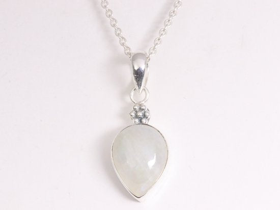 Bewerkte zilveren hanger met regenboog maansteen aan ketting afbeelding 4