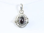 Traditioneel fijn bewerkt zilveren medaillon met granaat afbeelding 4