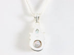 Bewerkte zilveren hanger met wilde parel en blauwe topaas aan ketting afbeelding 3