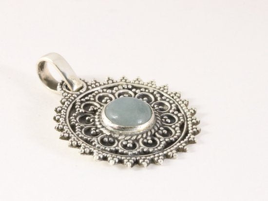 Ronde bewerkte zilveren hanger met aquamarijn afbeelding 2