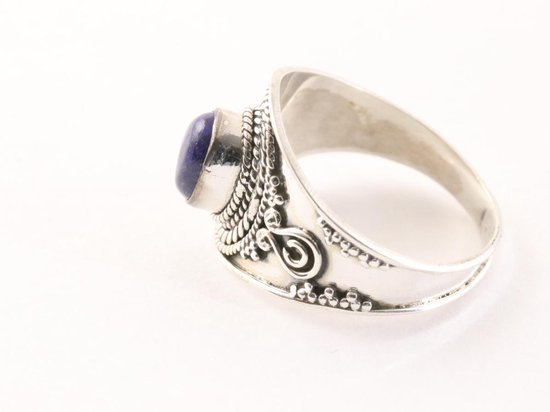 Bewerkte zilveren ring met lapis lazuli afbeelding 2