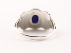 Bewerkte zilveren ring met blauwe saffier afbeelding 3