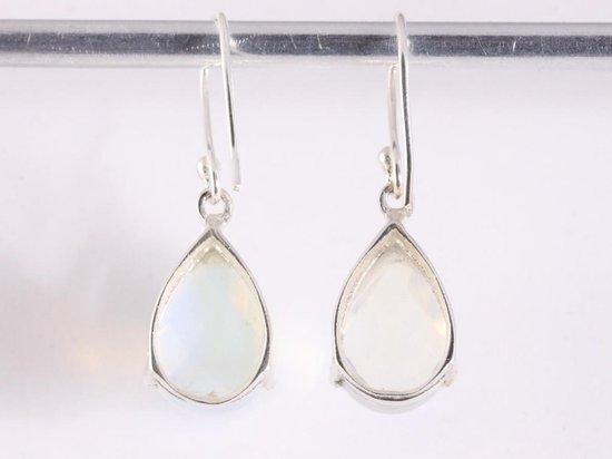 Zilveren oorbellen met vuuropaal afbeelding 3