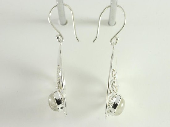 Ronde opengewerkte zilveren oorbellen met regenboog maansteen afbeelding 2