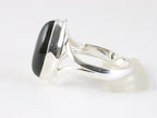 Hoogglans zilveren ring met onyx afbeelding 2